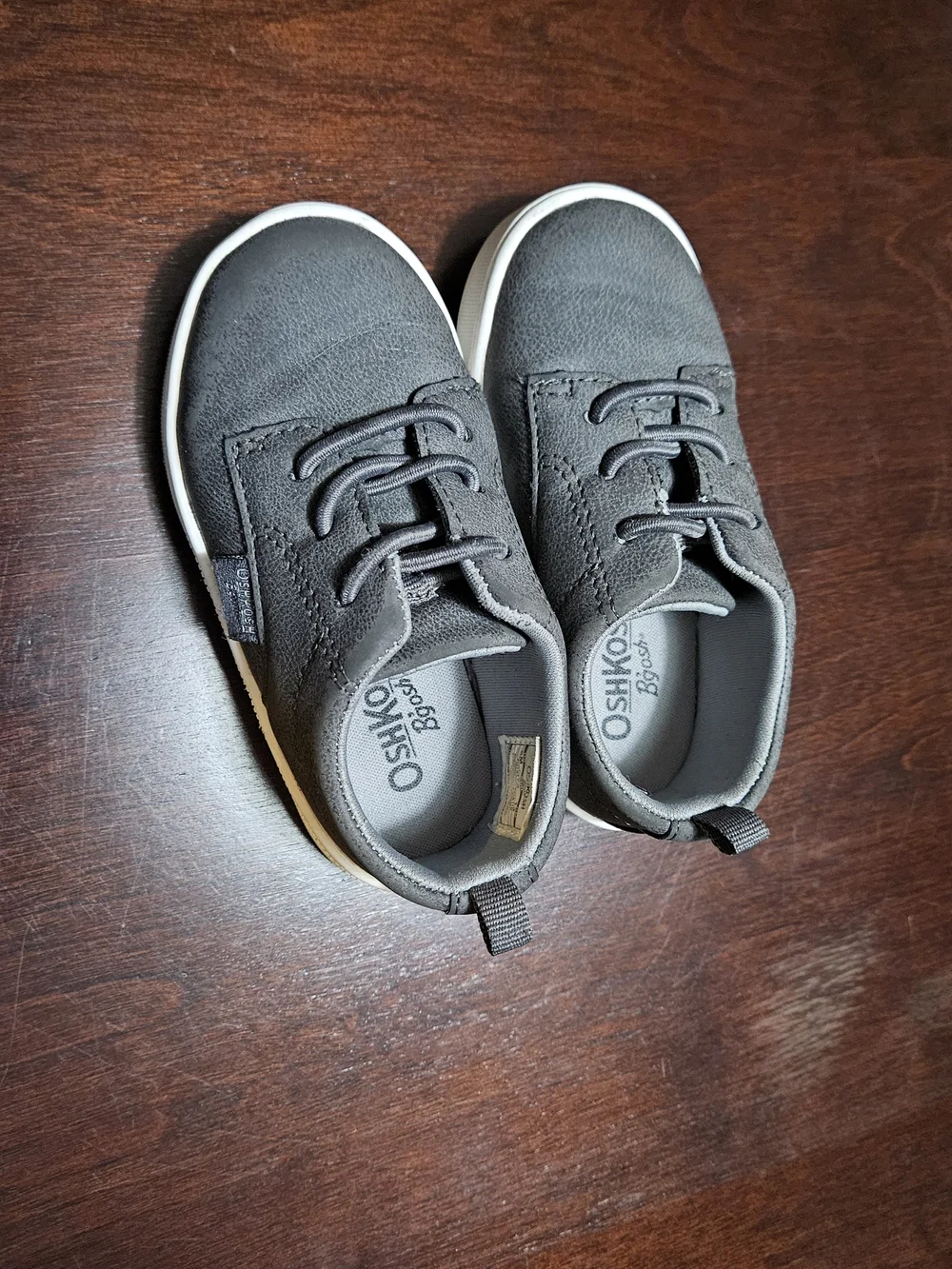 OshKosh B'gosh Kids Gray Lace-Up Sneakers Like New, size 6M.